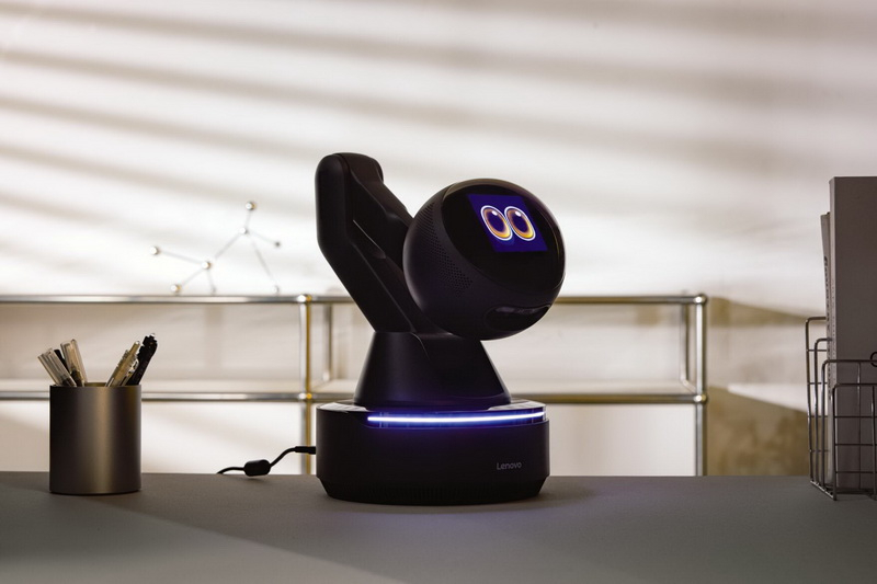 לנובו הציגה את "הכדור העיניים" – אבטיפוס של רובוט עוזר AI בשם וורקמט עם מודול פרויקטציה מובנה ובינה מלאכותית