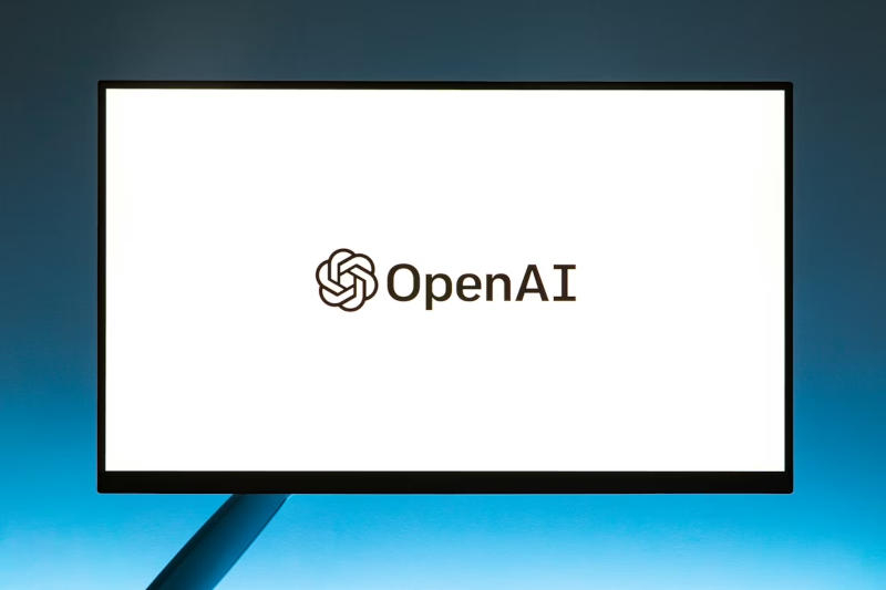 החלק האנושי של OpenAI קיבל לשעבר מנהל רובלאקס כשותף.