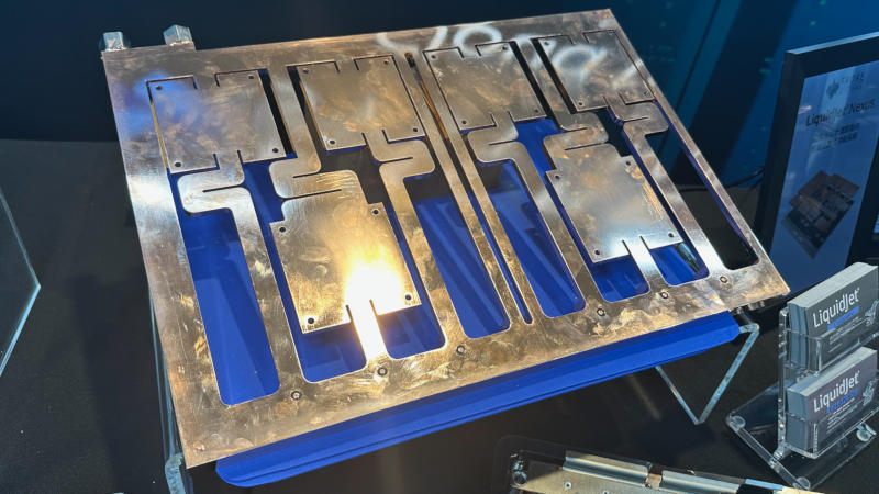 פורו הציגה קירור נוזלי Ultra‑Thin LiquidJet Nexus לשרתים של NVIDIA, הורידה את הטמפרטורה ב-6 °C והגדילה את יעילות הבינה המלאכותית ב-10 %.