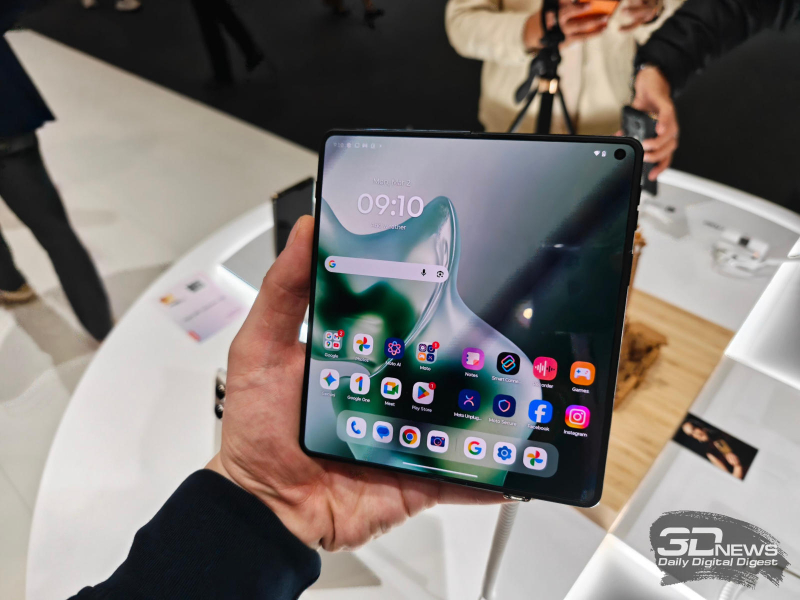 מוטורולה הציגה את הטלפון הגמיש החדש Razr Fold