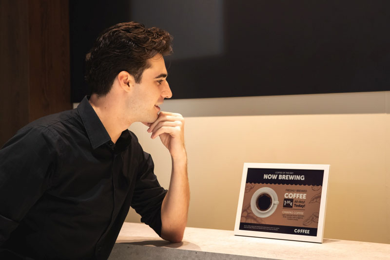 סמסונג מציגה מסך ייחודי של E‑Ink עם דיו אלקטרוני בצבעים, המיוצר מפיטופלנקטון.