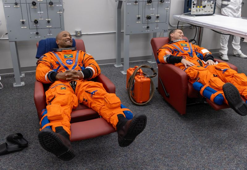 הנהלת NASA מאפשרת כעת לנסיונם של אסטרונאוטים לקחת איתם את ה-iPhone במהלך משימת ארטמיס II לכוכב הלכת הירח.