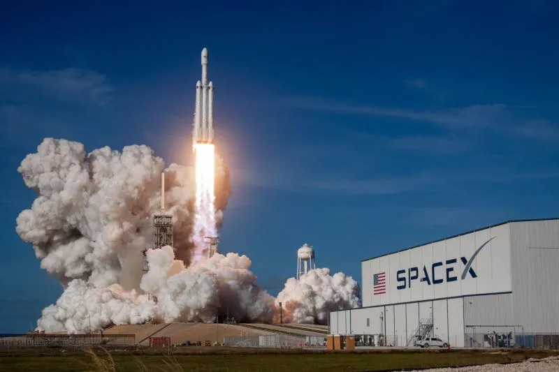 SpaceX מגישה בקשה להוצאת מניות לציבור ראשונית, שנראה כי תהיה הגדולה ביותר בעולם.