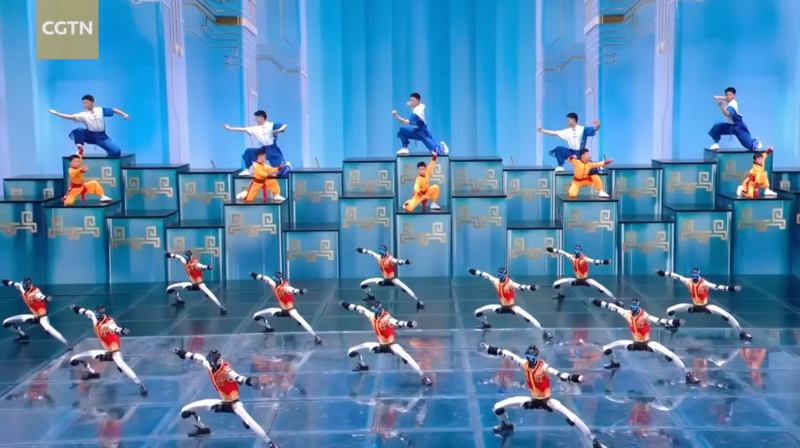 הסין הציגה רובוטים גמניים בתוכנית ראשית של השנה החדשה, מציגה את קונג-פו שלהם