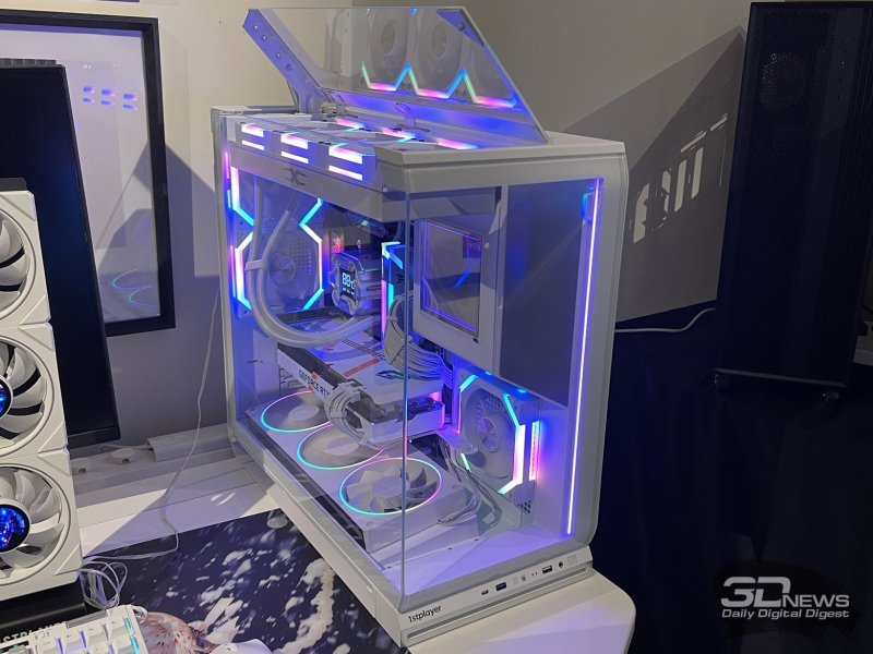 דיווח מהשטח של מדף התצוגה 1stPlayer ב-Computex 2026: קופסאות פנורמיות, סגירות אוטומטיות, מסכי משאבות ומודולים קטנים אך חזקים של ספקי כוח