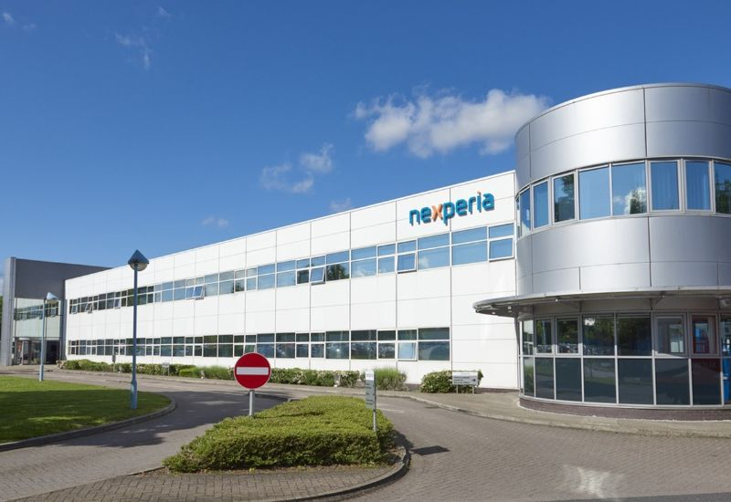 אירופה בלתי פורמלית: המפעל הסיני של נקספריה החל לייצר שבבים ללא משטחי סיליקון.