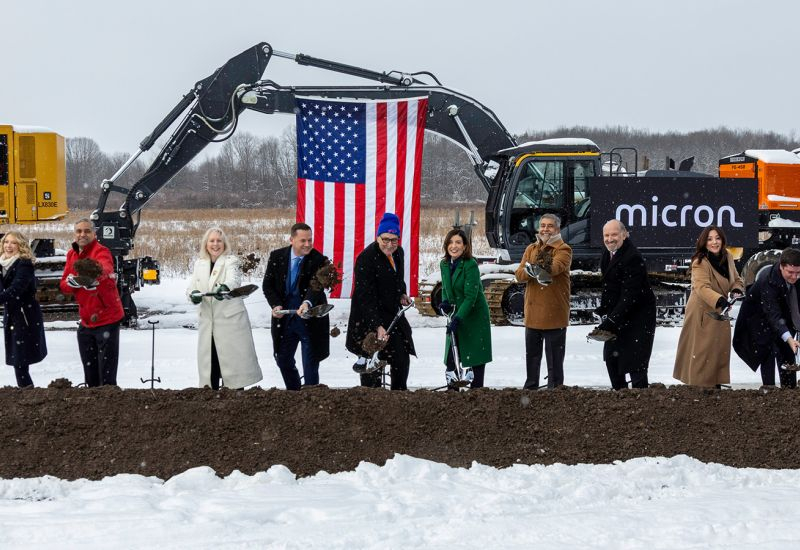 מקורון מבטיחה להתמודד עם חוסר הזיכרון על ידי הגדלת ההשקעות בגדול—המשקיעים סקרנים