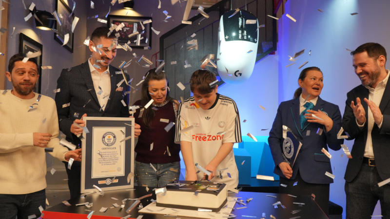 לוגטיק ג'י פרו X2 סופרסטראייק שבר את רישום הגינס העולמי במספר הקלקים, אך במשחקים מסוימים נקראה כצ'יטר