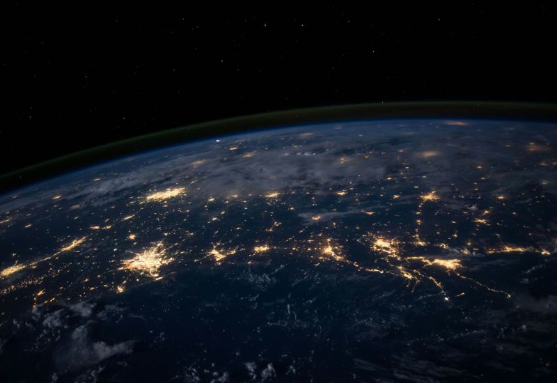 הארצות הברית יפריסו את „משתני ה-AI“ ברחבי העולם: טראמפ השיק את Tech Corps כדי לחזק את ההשפעה ולמגביל את סין