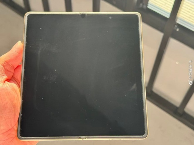 אופו והונור מתכוננים לשחרר טלפונים סגמיים ללא כפיפות מסך—זה באמת פתרון חדש.