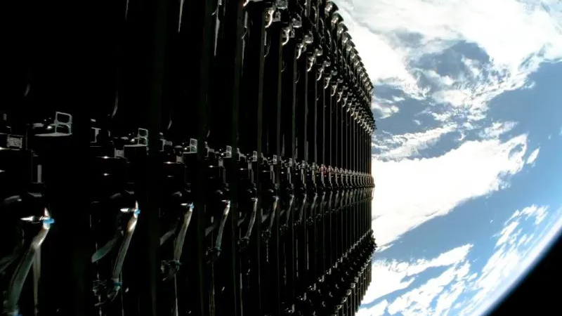 SpaceX תוקפק את Blue Origin ביצירת הפרעות אנטנות של TeraWave, שעשויות להשפיע על 10 מיליון משתמשי Starlink.